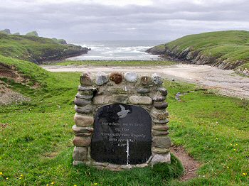 Picture of the memorial for the Exmouth tragedy