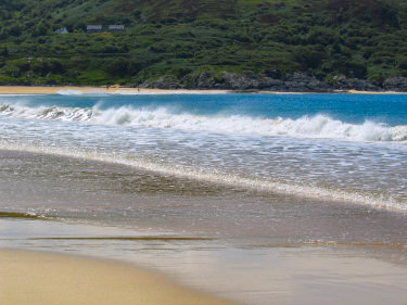 Picture of waves breaking in Kiloran Bay