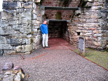 Picture of Armin reading the explanation