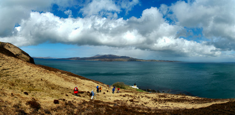 Picture of a view over a sound between two islands, a lighthouse just below