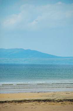 Picture of a plane approaching in the distance