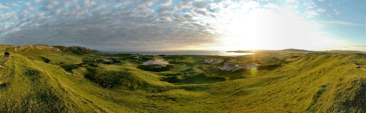 Picture of a beautiful bay on Islay in the late evening light just before sunset
